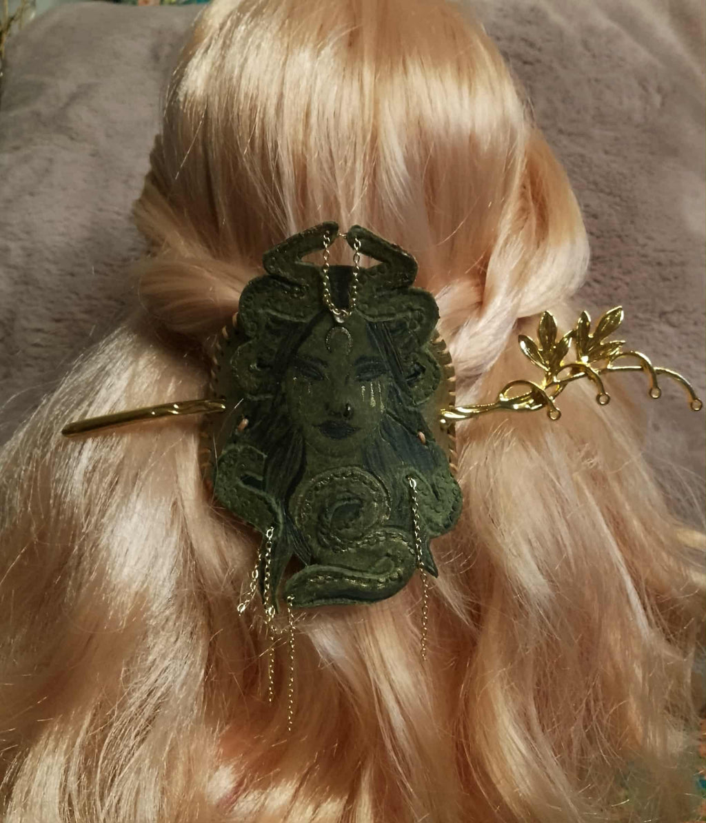 Medusa hairpin