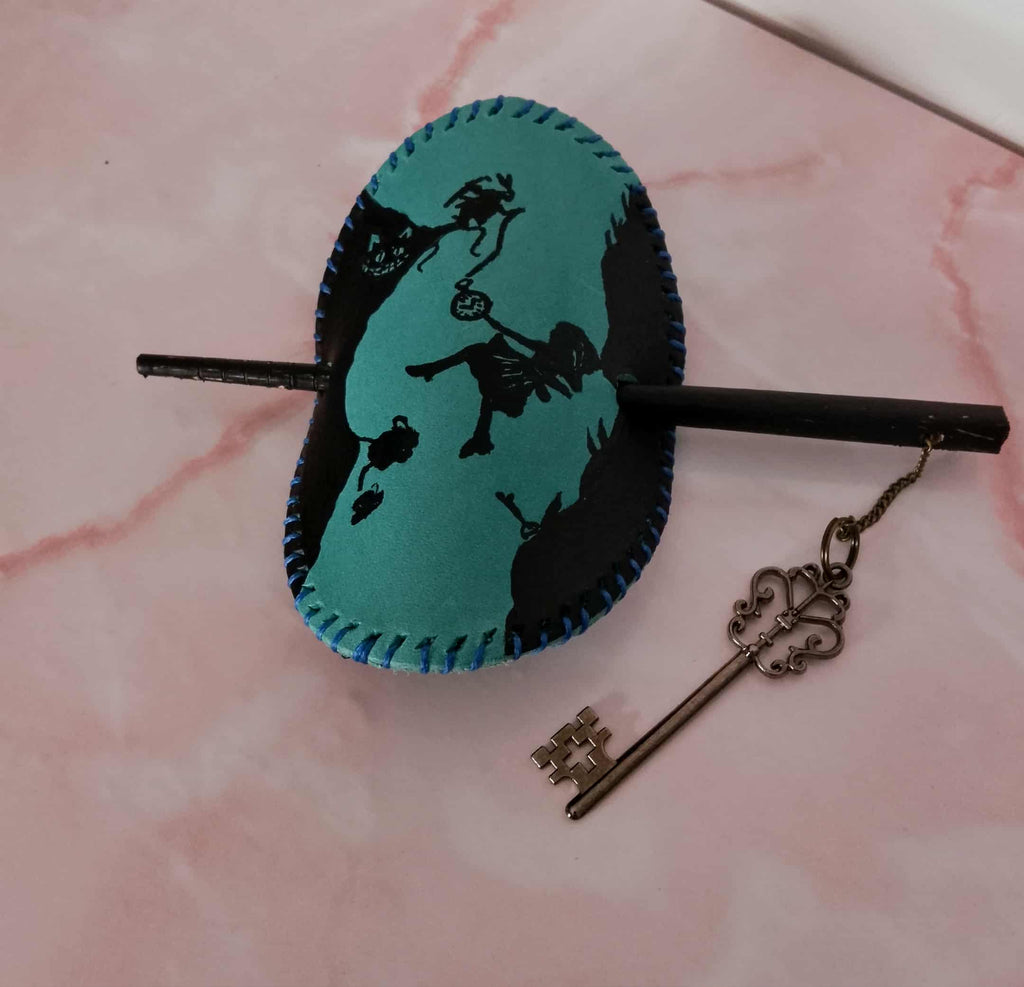 Alice in wonderland - hairpin