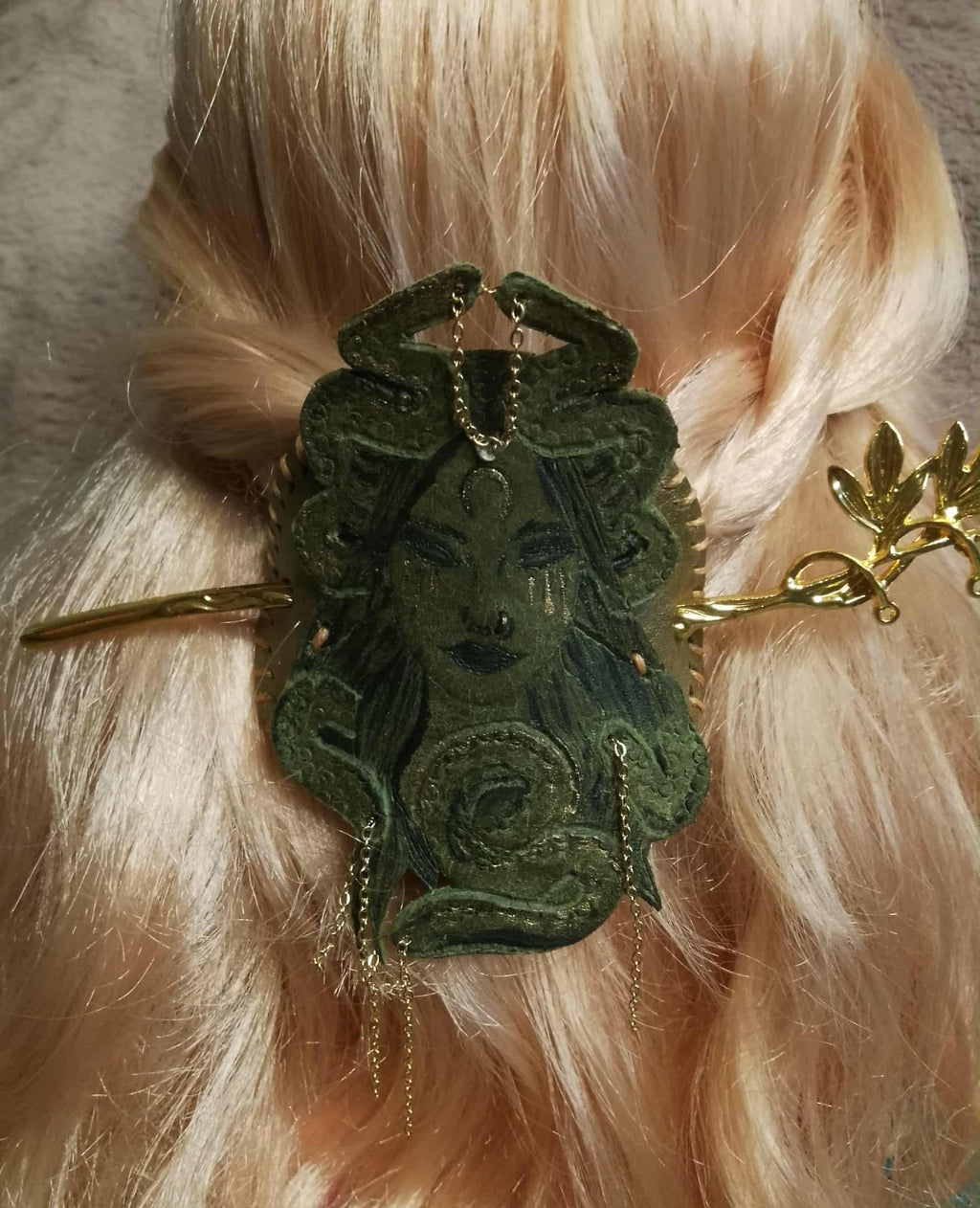 Medusa hairpin