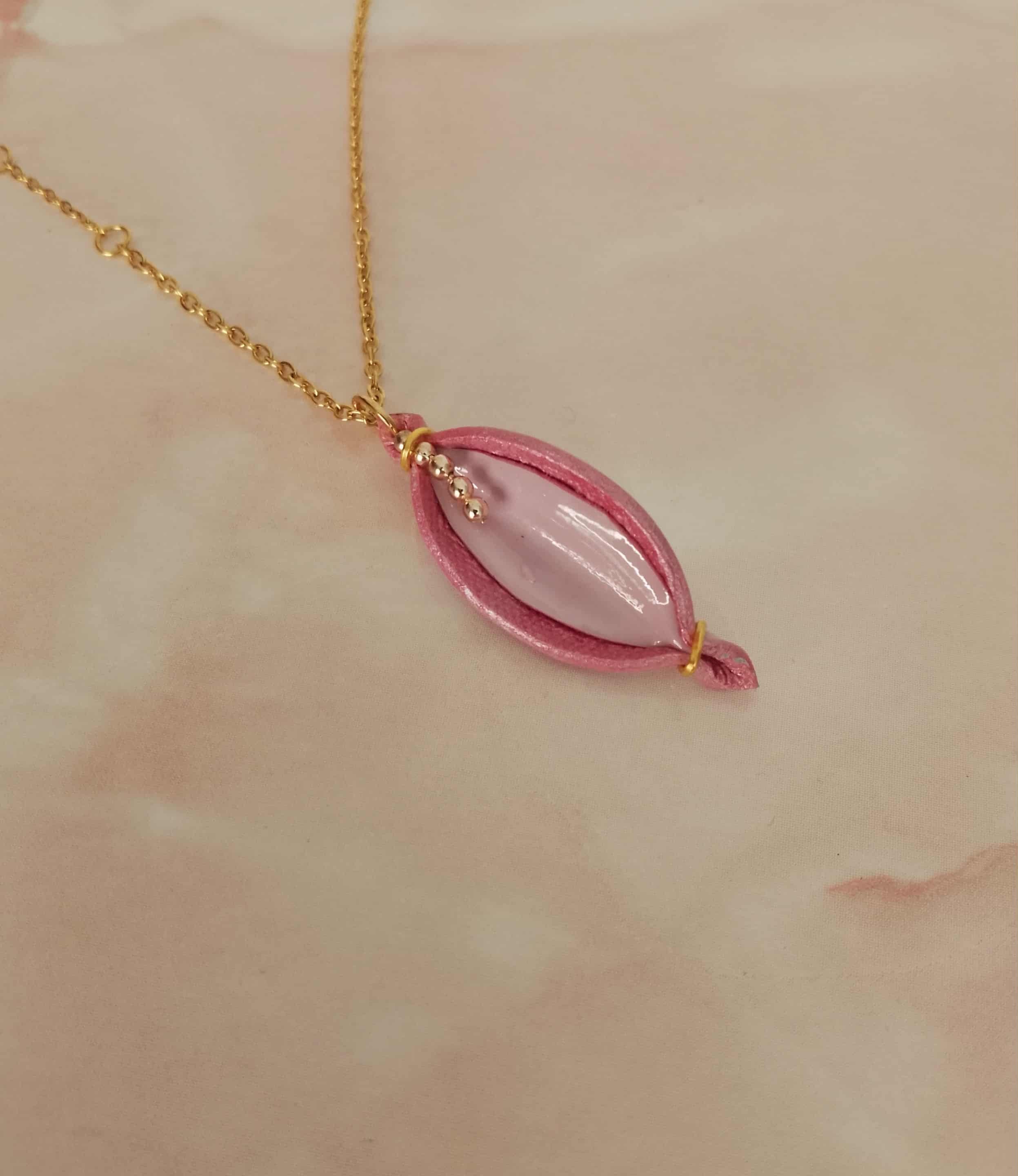 Viva Vulva necklace - Lilac/Pink