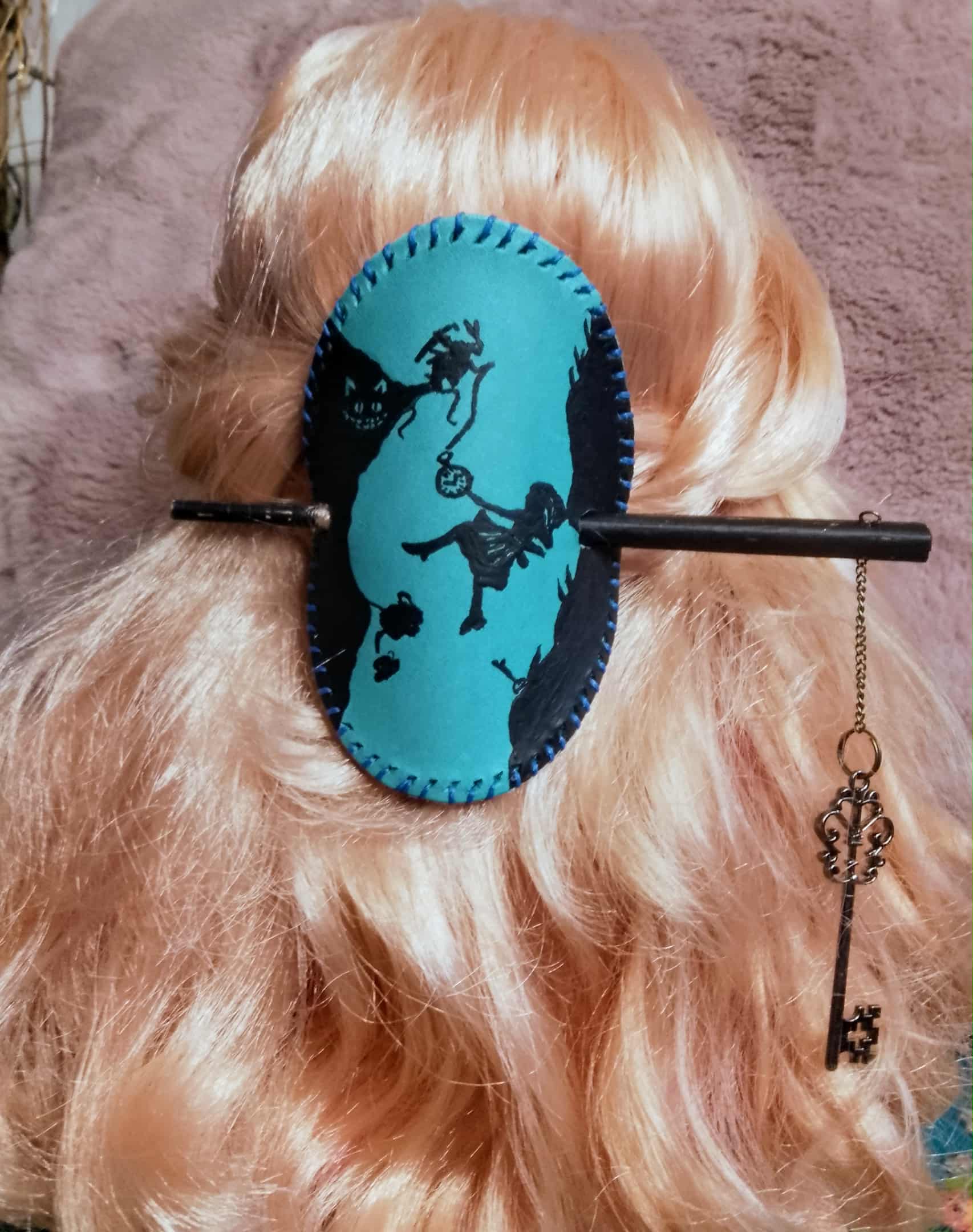 Alice in wonderland - hairpin